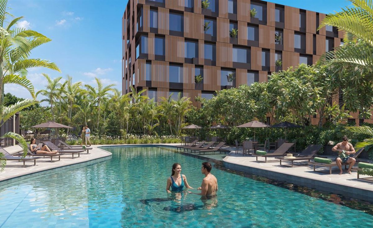 Piscina com deck molhado no Recreio