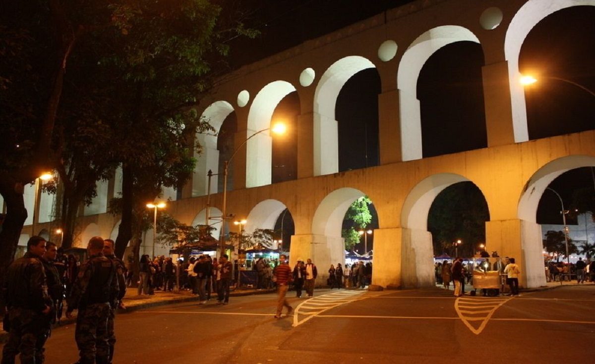 lancamento-na-lapa-studios-e-apartamentos-rua-do-riachuelo-centro-rj-soniaferreiraimoveisrj.com.br-arcos-da-lapa-noturno