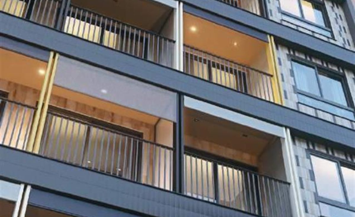 nook-copacabana-lancamento-rua-hilario-de-gouviea-studios-perspectivas-ilustradas-detalhe-varanda-fachada-noturna-1